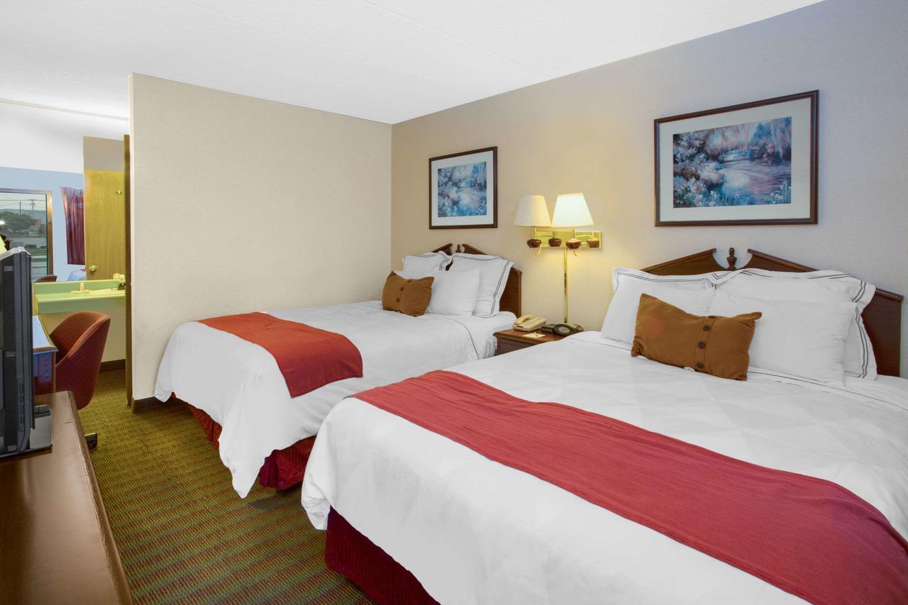 Days Inn By Wyndham Davenport Ia Luaran gambar