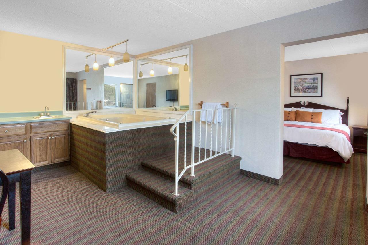 Days Inn By Wyndham Davenport Ia Luaran gambar