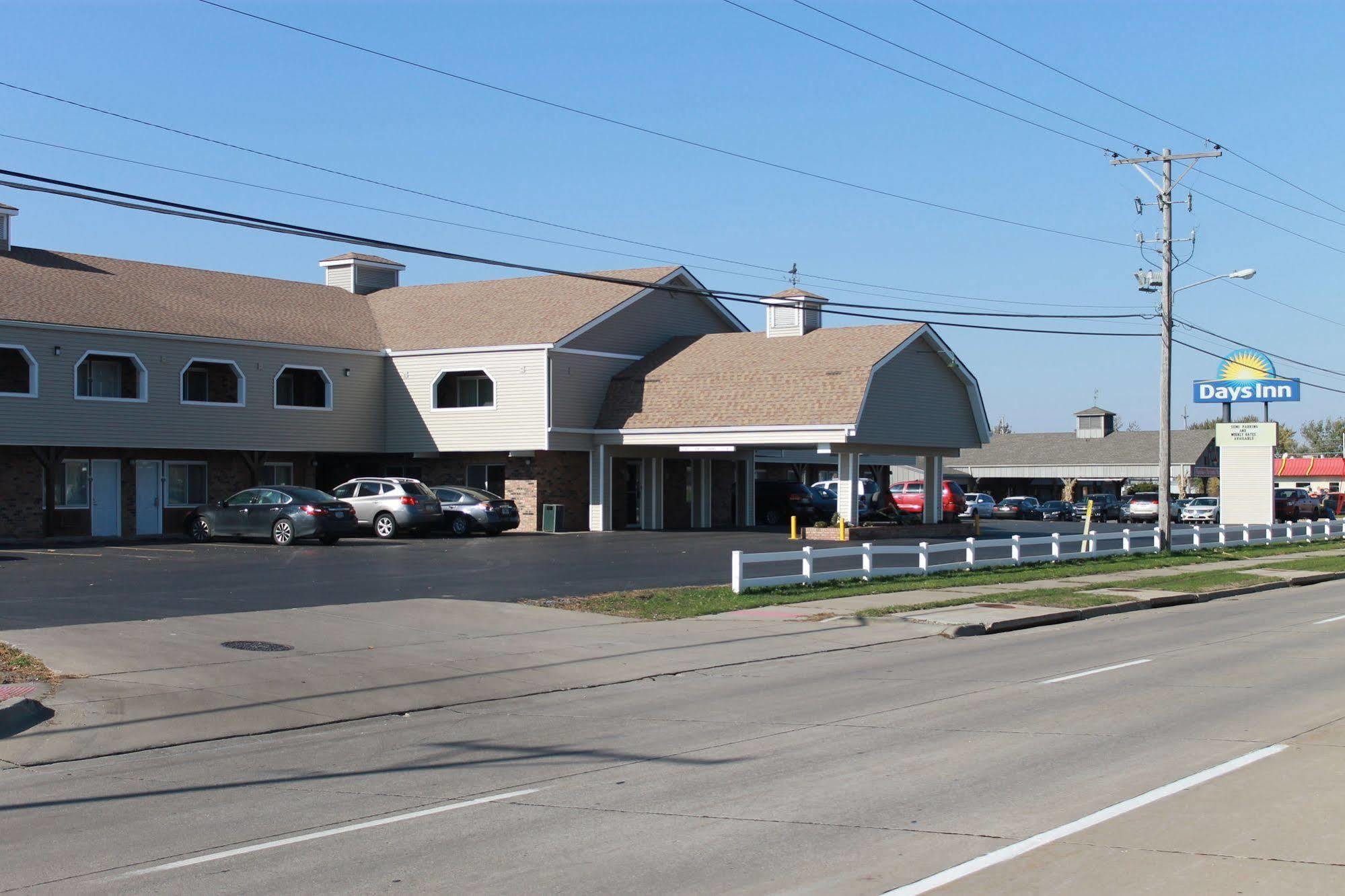 Days Inn By Wyndham Davenport Ia Luaran gambar