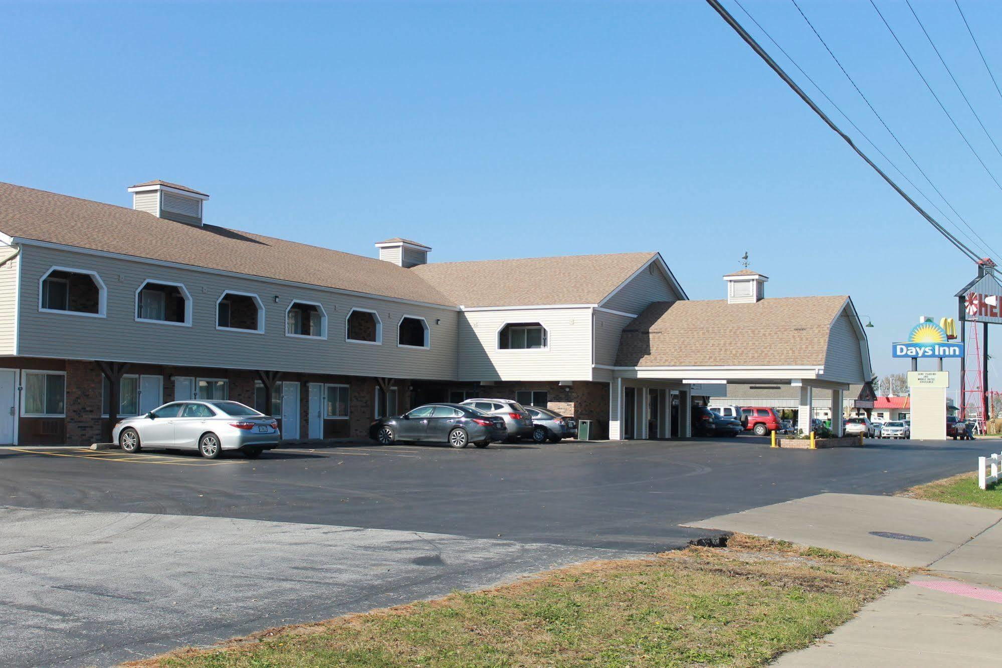 Days Inn By Wyndham Davenport Ia Luaran gambar