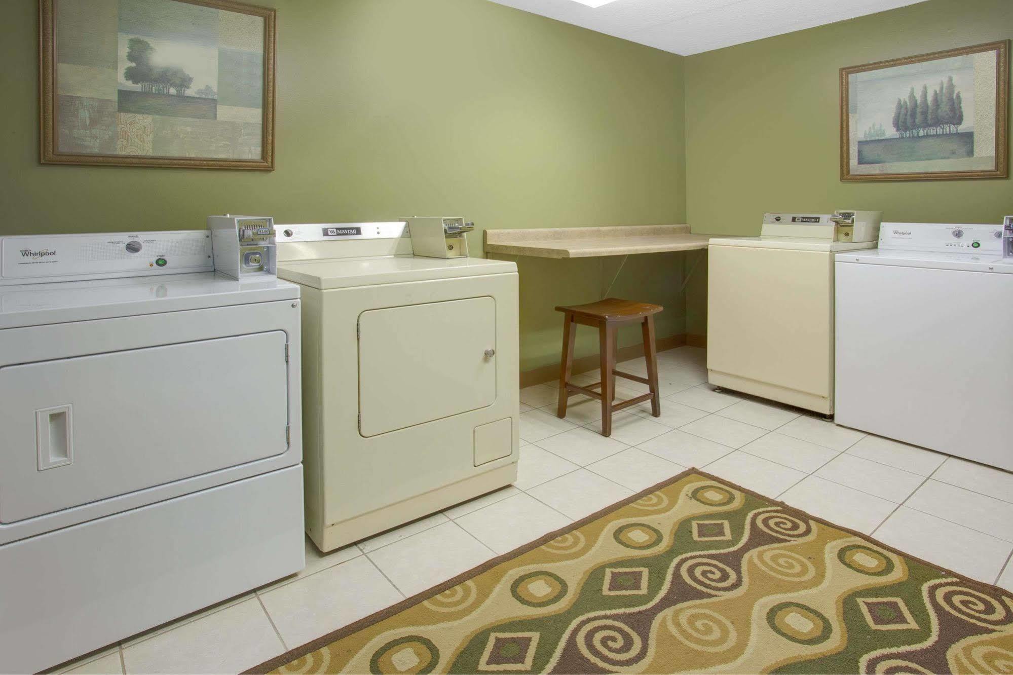 Days Inn By Wyndham Davenport Ia Luaran gambar