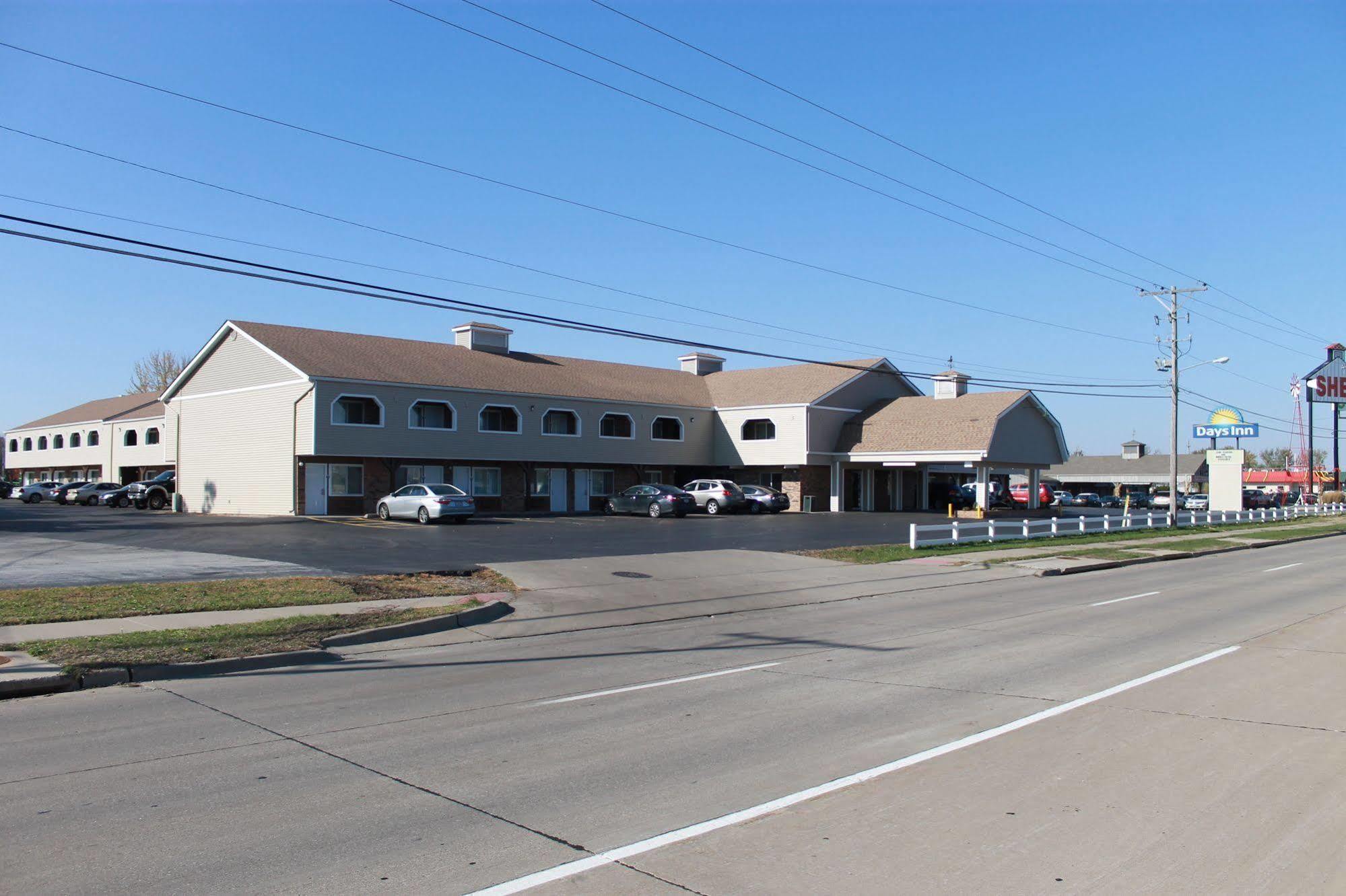 Days Inn By Wyndham Davenport Ia Luaran gambar