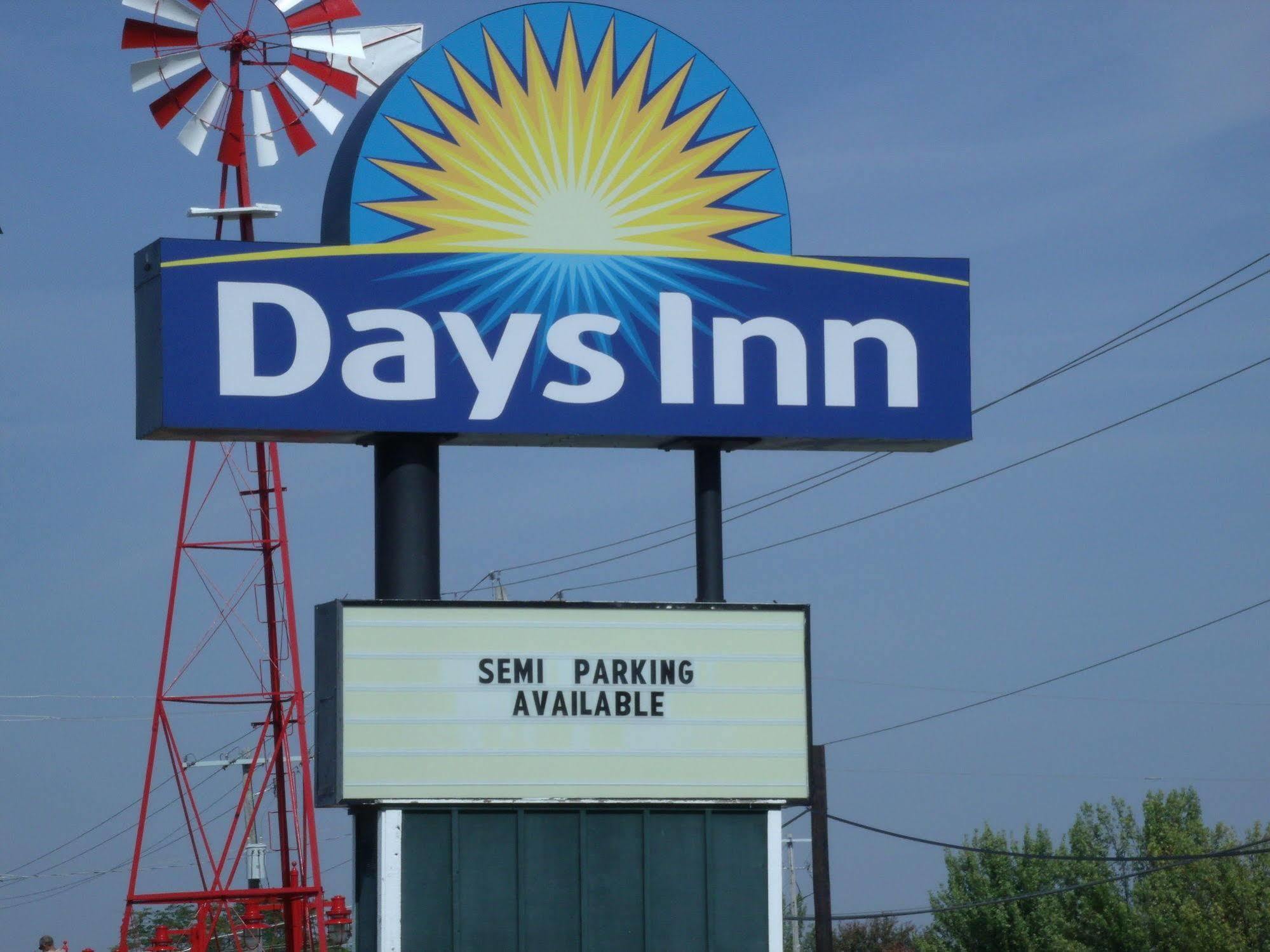 Days Inn By Wyndham Davenport Ia Luaran gambar